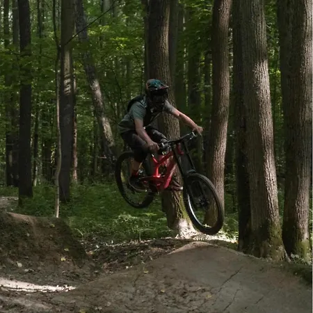 Sun-kissed Emerald Panorama View & Bike 公寓