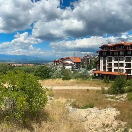 Sun-kissed Emerald Panorama View & Bike *